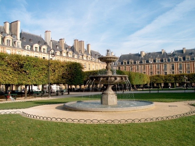 Place Des Vosges A Parigi Storia E Curiosita