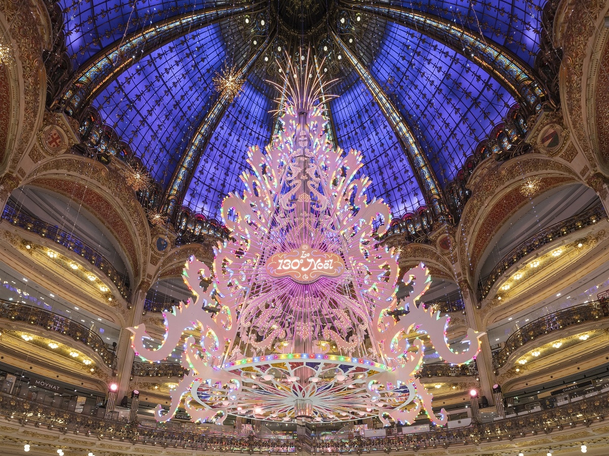 Albero di Natale 2024 e vetrine Galeries Lafayette Parigi